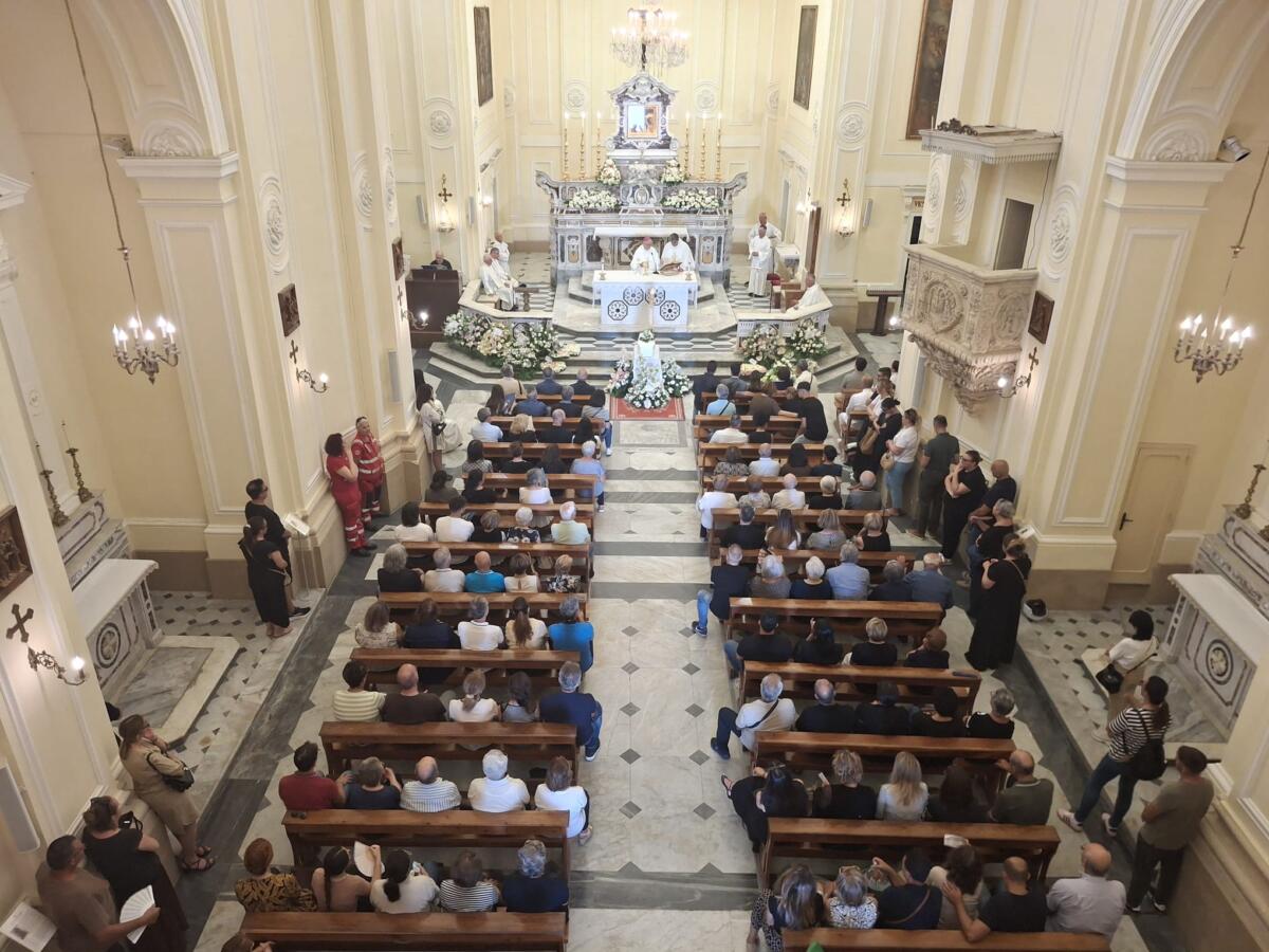 Lutto a Castrignano del Capo: l’addio alla piccola Lavinia, morta dopo un malore all’asilo nido