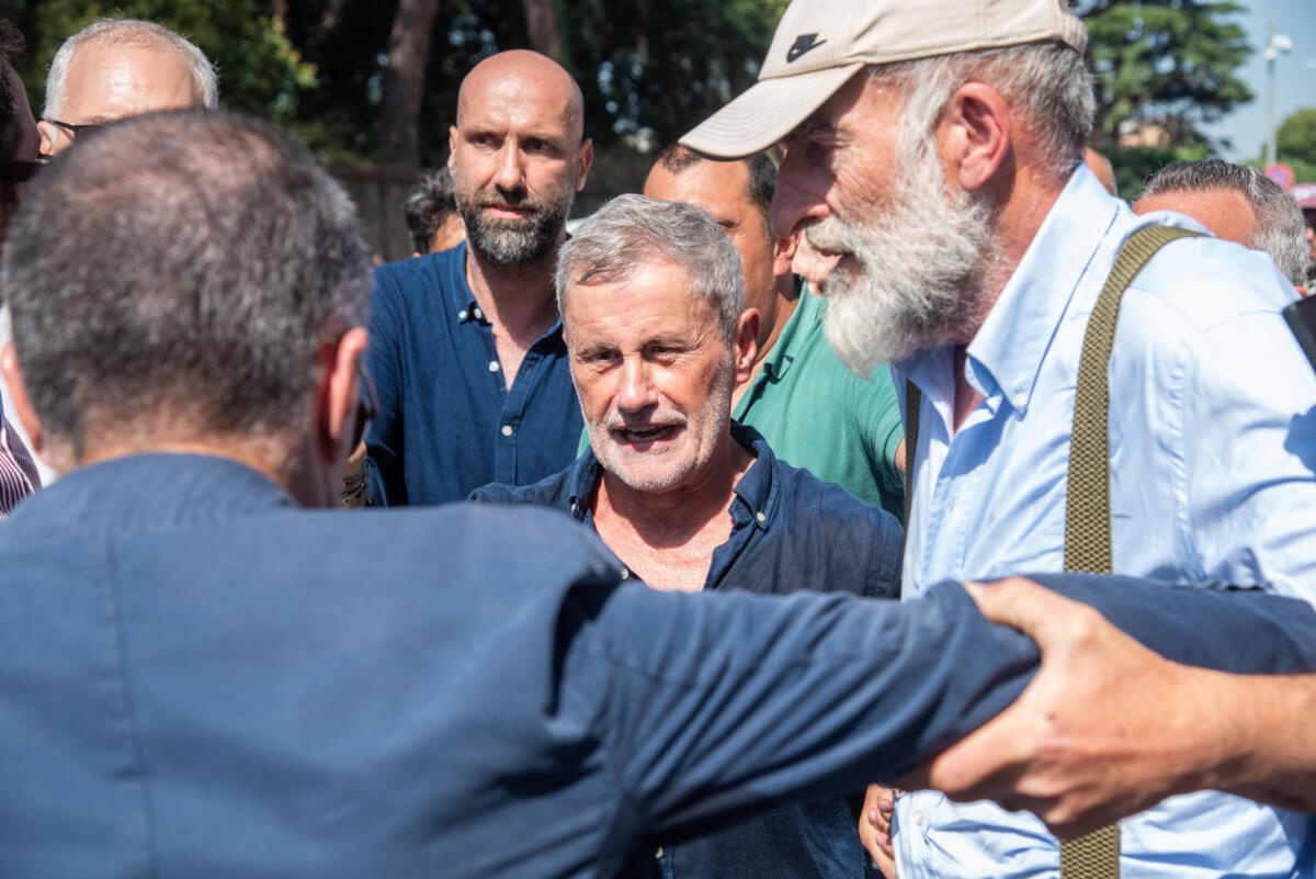 Roma, Alemanno torna libero: «In carcere la Repubblica italiana perde la faccia» – VIDEO