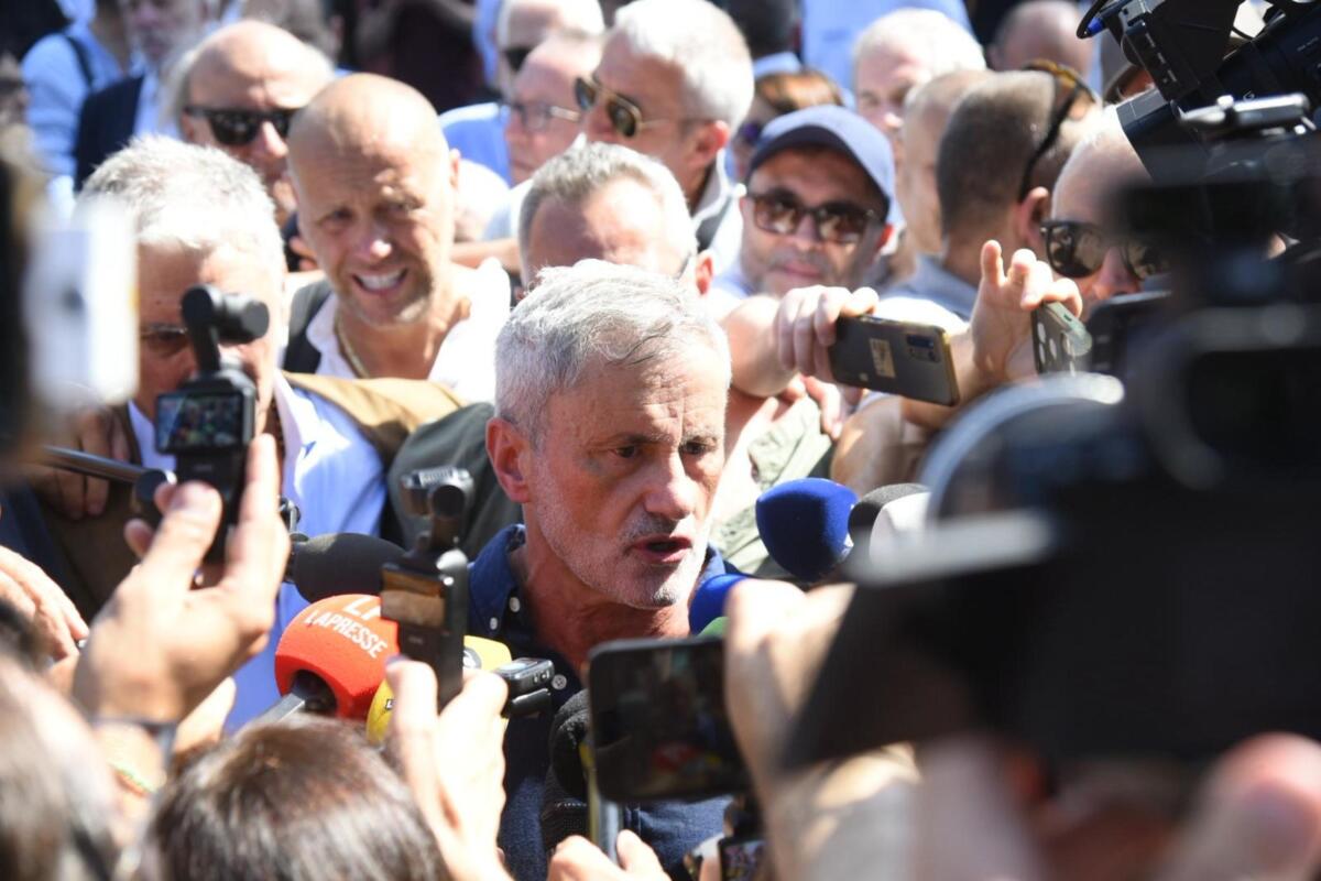 Roma, l’ex sindaco Gianni Alemanno lascia il carcere di Rebibbia: «Esco da innocente» Roma, l’ex sindaco Gianni Alemanno lascia il carcere di Rebibbia: «Esco da innocente»