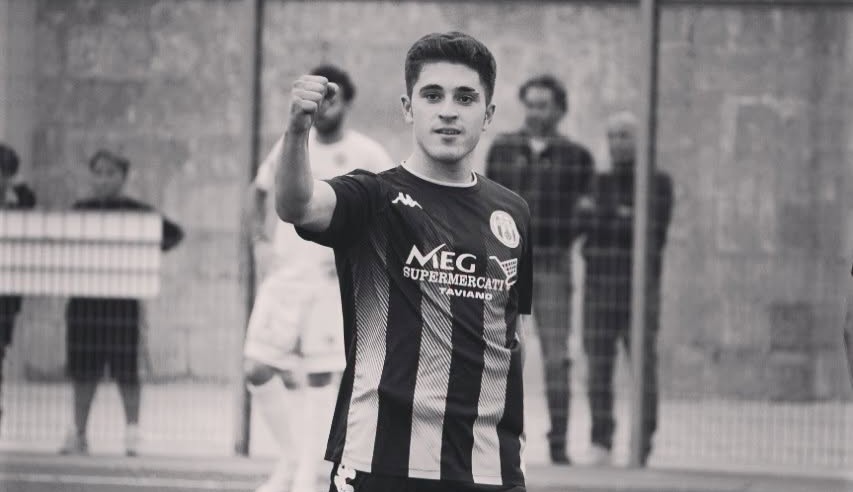 Ugento piange Alessandro Longo: il giovane centrocampista muore a 22 anni Ugento piange Alessandro Longo: il giovane centrocampista muore a 22 anni