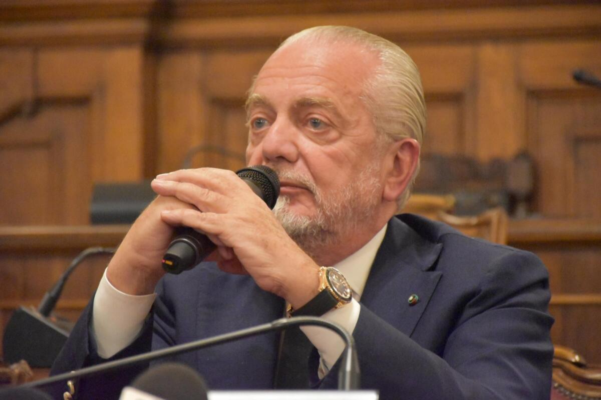Il Bari di DeLa verso un “commissariamento”: il club è quotato 35 milioni in Serie C Il Bari di DeLa verso un “commissariamento”: il club è quotato 35 milioni in Serie C