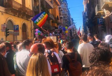 «Da ddo ama partì»: l’onda colorata del Bari Pride 2026 invade il centro – VIDEO