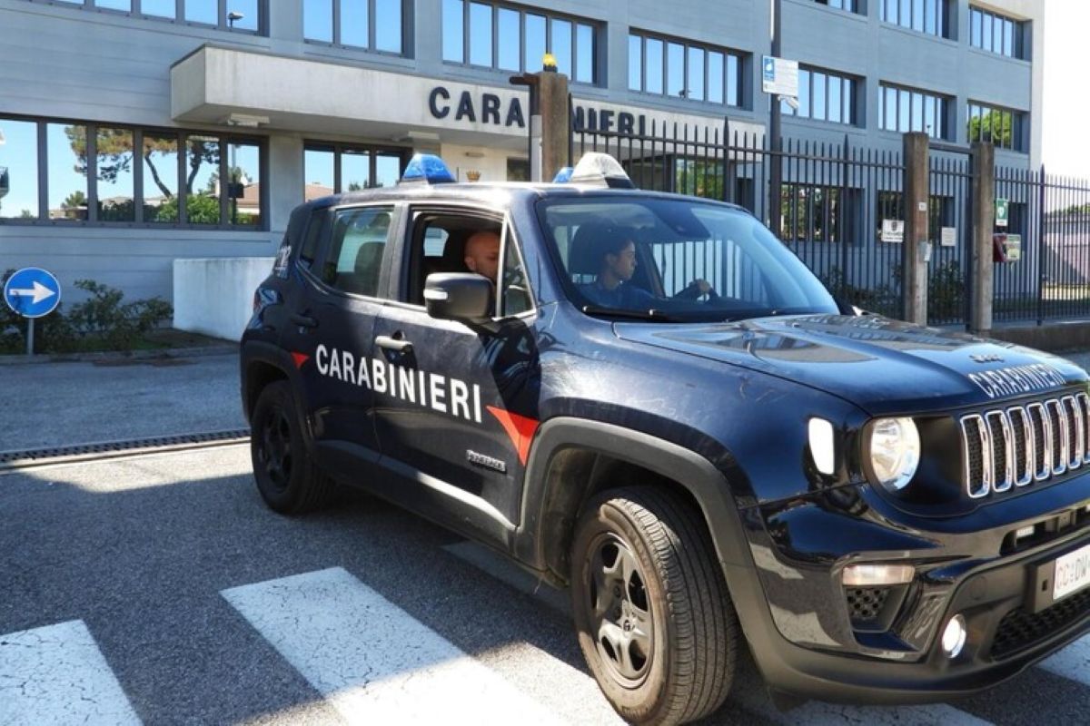 Uccide la zia a coltellate e poi lancia il cadavere nel fiume, arrestato un 17enne Uccide la zia a coltellate e poi lancia il cadavere nel fiume, arrestato un 17enne