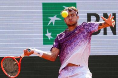 Roland Garros, un immenso Cobolli cede al quinto set contro Zverev, che vince il suo primo Slam