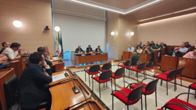 Ex Ilva, Decaro incontra i sindacati: «Interlocuzioni con Palazzo Chigi». Urso: «Serve responsabilità di tutti»