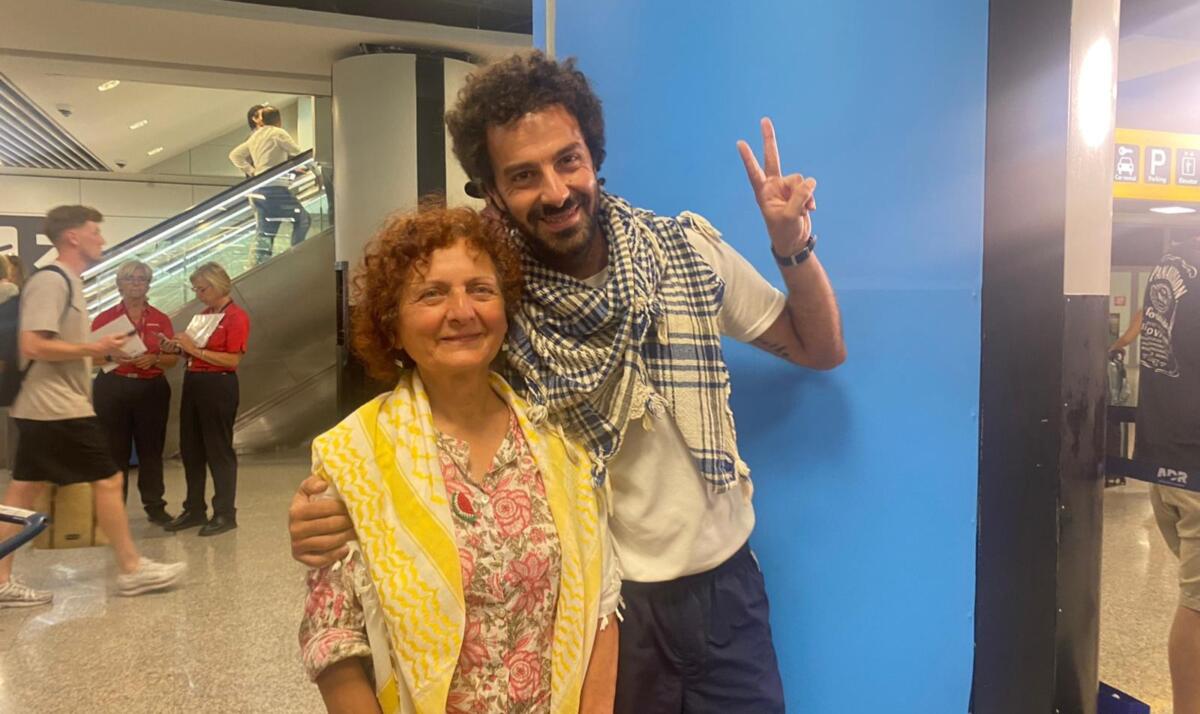 Flotilla, gli attivisti liberati in Libia sono tornati in Italia. Centrone: «Quello che abbiamo subito è inaccettabile» Flotilla, gli attivisti liberati in Libia sono tornati in Italia. Centrone: «Quello che abbiamo subito è inaccettabile»