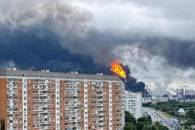 Guerra in Ucraina, pioggia di droni sulla Russia. Zelensky: «Mosca brucerà con noi»
