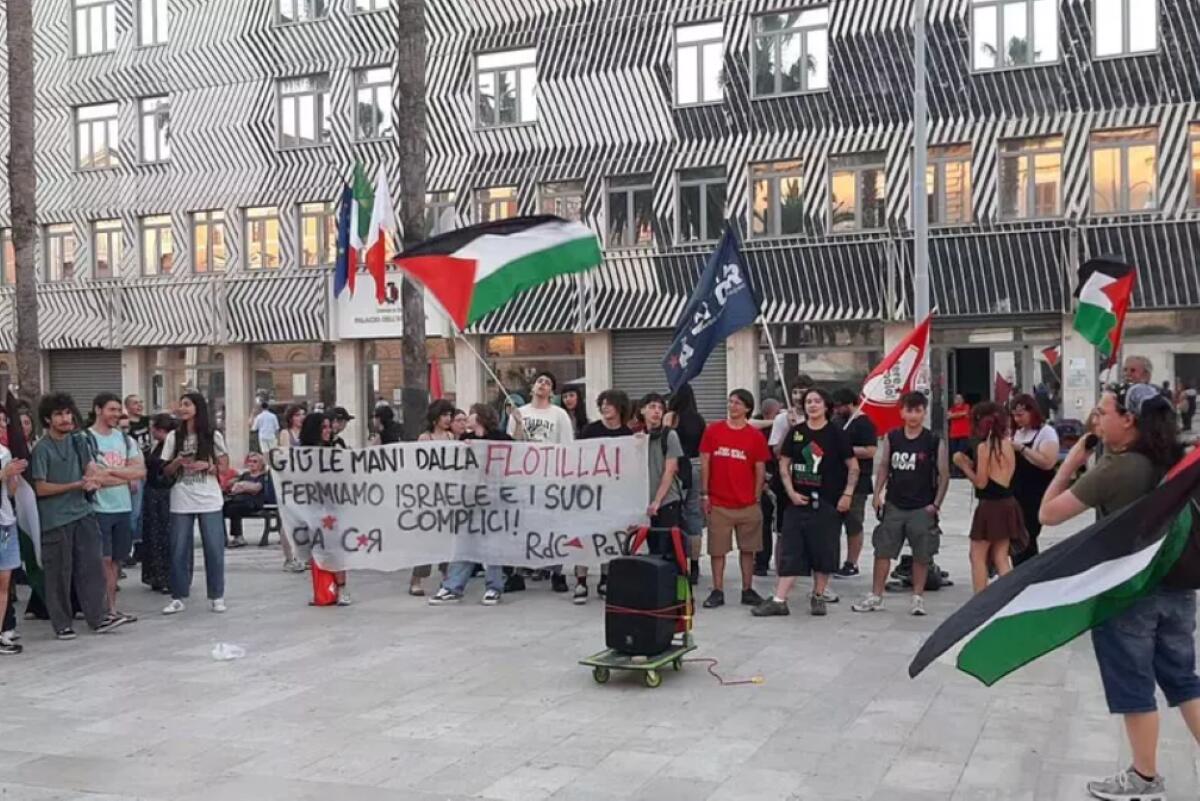 Flotilla bloccata in Libia, cresce l’ansia per due attivisti pugliesi. Decaro: «Il governo si attivi» Flotilla bloccata in Libia, cresce l’ansia per due attivisti pugliesi. Decaro: «Il governo si attivi»