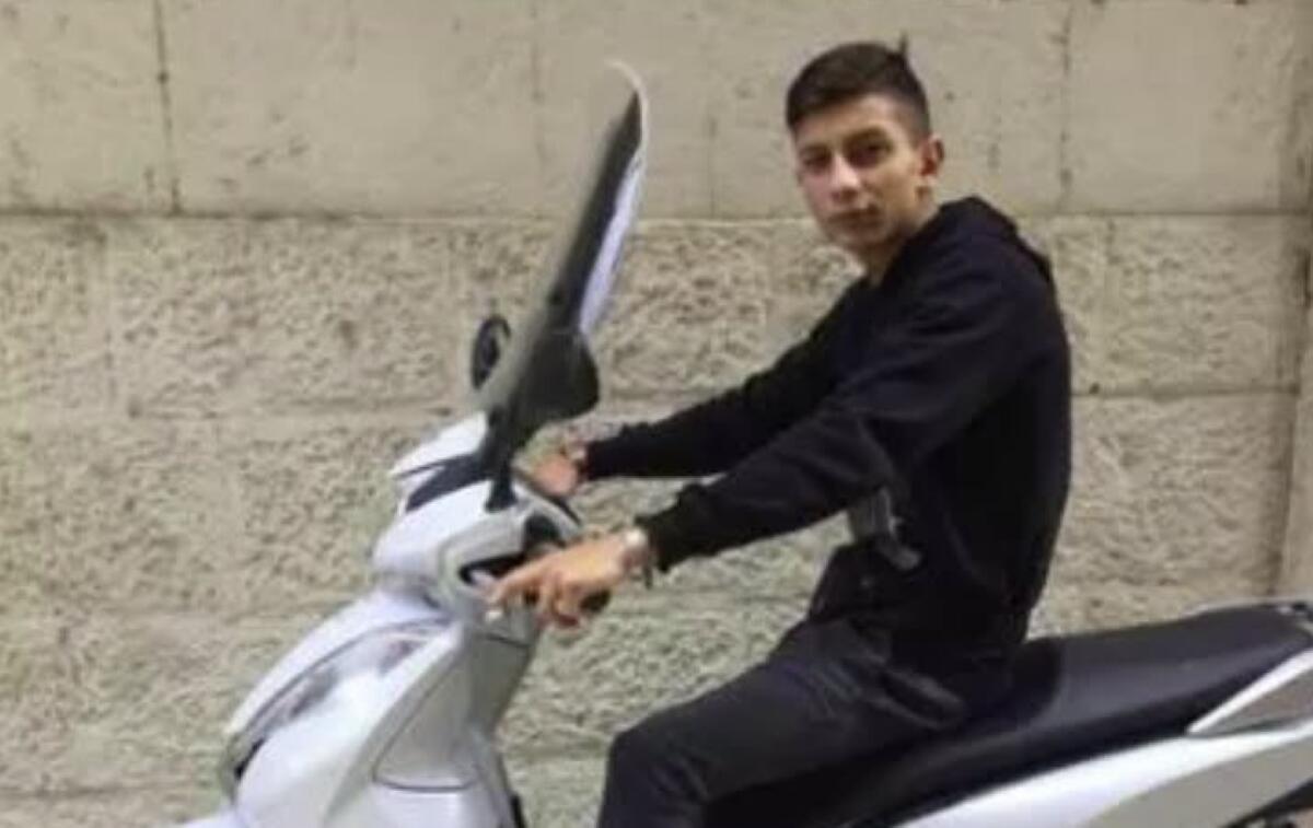Incidente in moto a Bari, Bitritto piange Francesco Ponarosa: i familiari danneggiano l’ambulanza Incidente in moto a Bari, Bitritto piange Francesco Ponarosa: i familiari danneggiano l’ambulanza