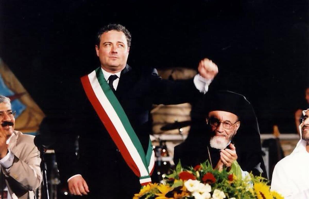 Bisceglie, è morto Franco Napoletano: l’ex sindaco aveva 66 anni. Lutto cittadino per i funerali Bisceglie, è morto Franco Napoletano: l’ex sindaco aveva 66 anni. Lutto cittadino per i funerali