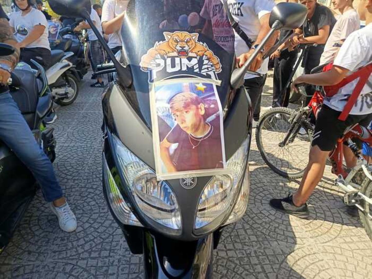 Orta Nova piange Andrea Procaccino: folla e commozione ai funerali del 17enne – FOTO Orta Nova piange Andrea Procaccino: folla e commozione ai funerali del 17enne – FOTO