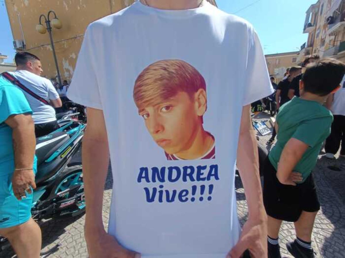 Orta Nova piange Andrea Procaccino: folla e commozione ai funerali del 17enne – FOTO Orta Nova piange Andrea Procaccino: folla e commozione ai funerali del 17enne – FOTO
