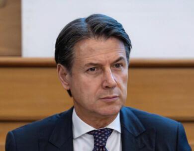 L’attacco di Conte da Lecce: «Nel 2027 l’Italia sarà all’ultimo posto in Europa per crescita»