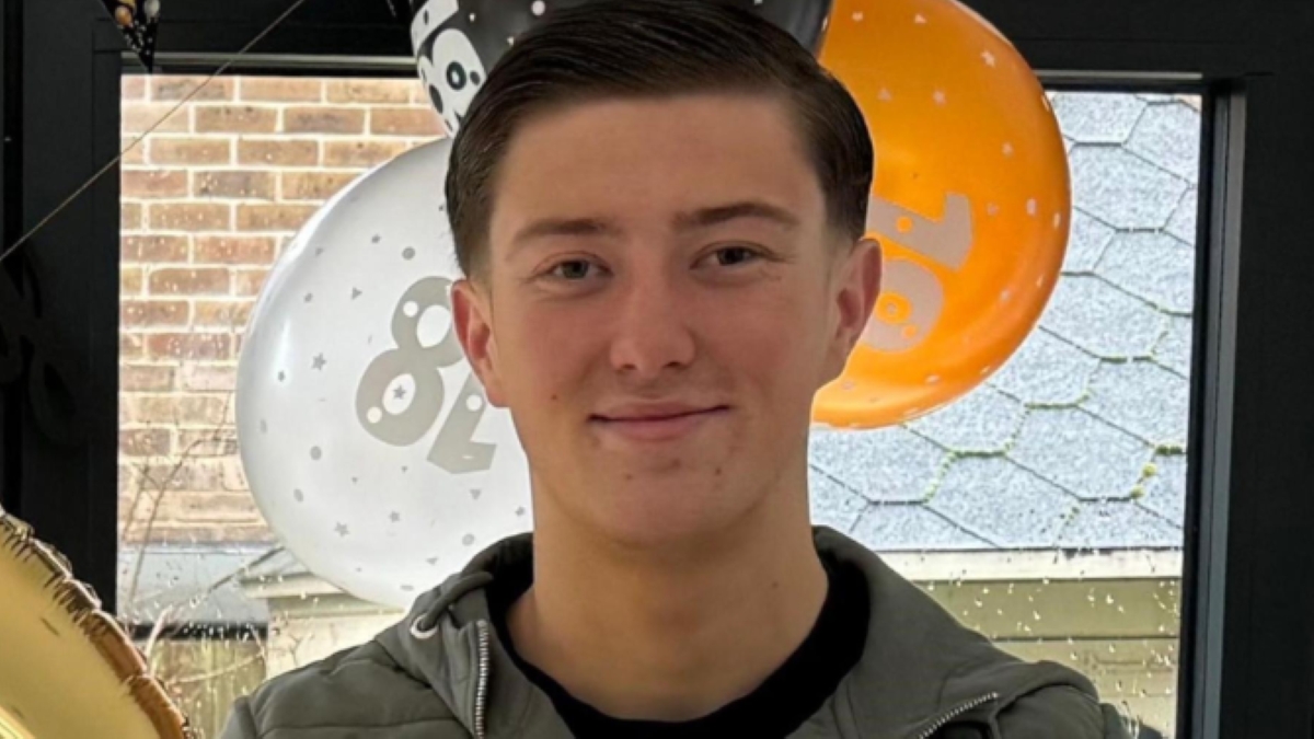 Uk, 18enne bianco accoltellato: esplode il fenomeno “White Lives Matter” Uk, 18enne bianco accoltellato: esplode il fenomeno “White Lives Matter”