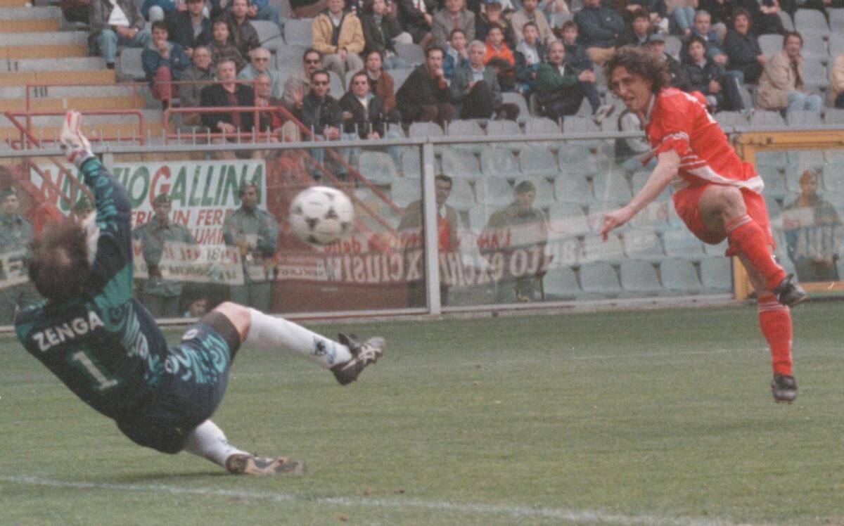 Igor Protti, lutto cittadino a Livorno: venerdì 26 giugno le sue ceneri voleranno al San Nicola di Bari Igor Protti, lutto cittadino a Livorno: venerdì 26 giugno le sue ceneri voleranno al San Nicola di Bari
