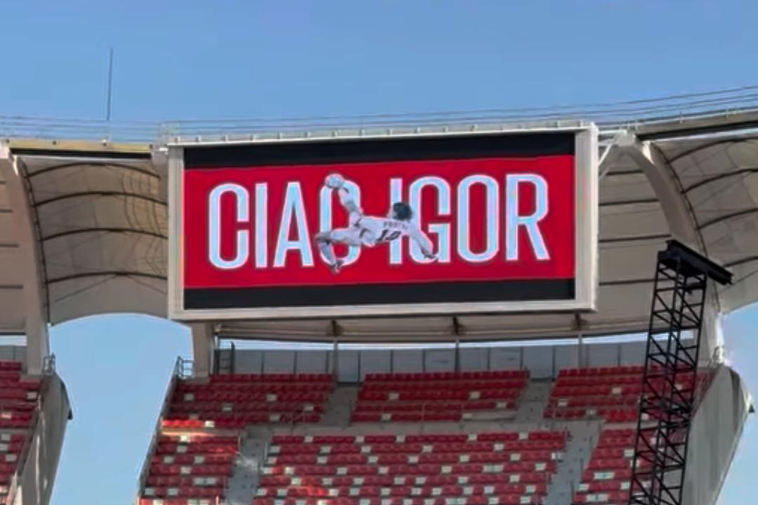 Bari, al San Nicola l’ultimo emozionante saluto allo “Zar”: svelata la targa “Curva Nord Igor Protti” – VIDEO