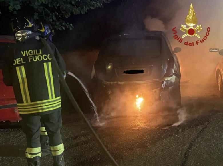 incendio auto lecce