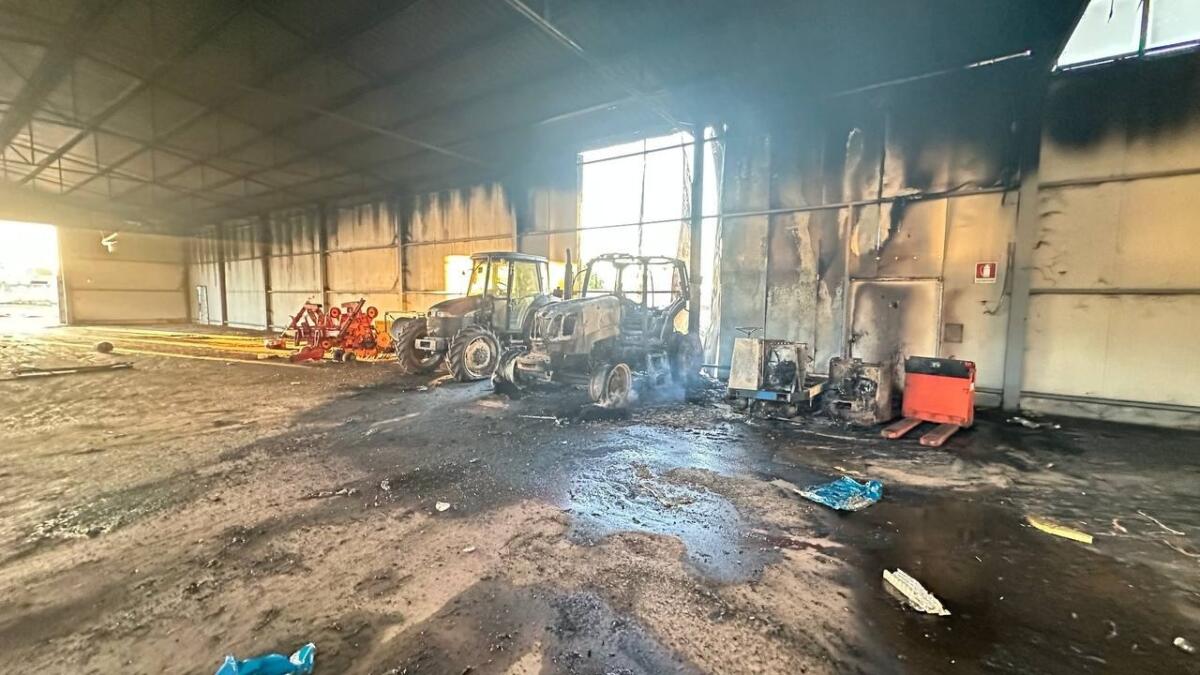 Notte di fuoco a Nardò, in fiamme un capannone nella zona industriale – FOTO Notte di fuoco a Nardò, in fiamme un capannone nella zona industriale – FOTO