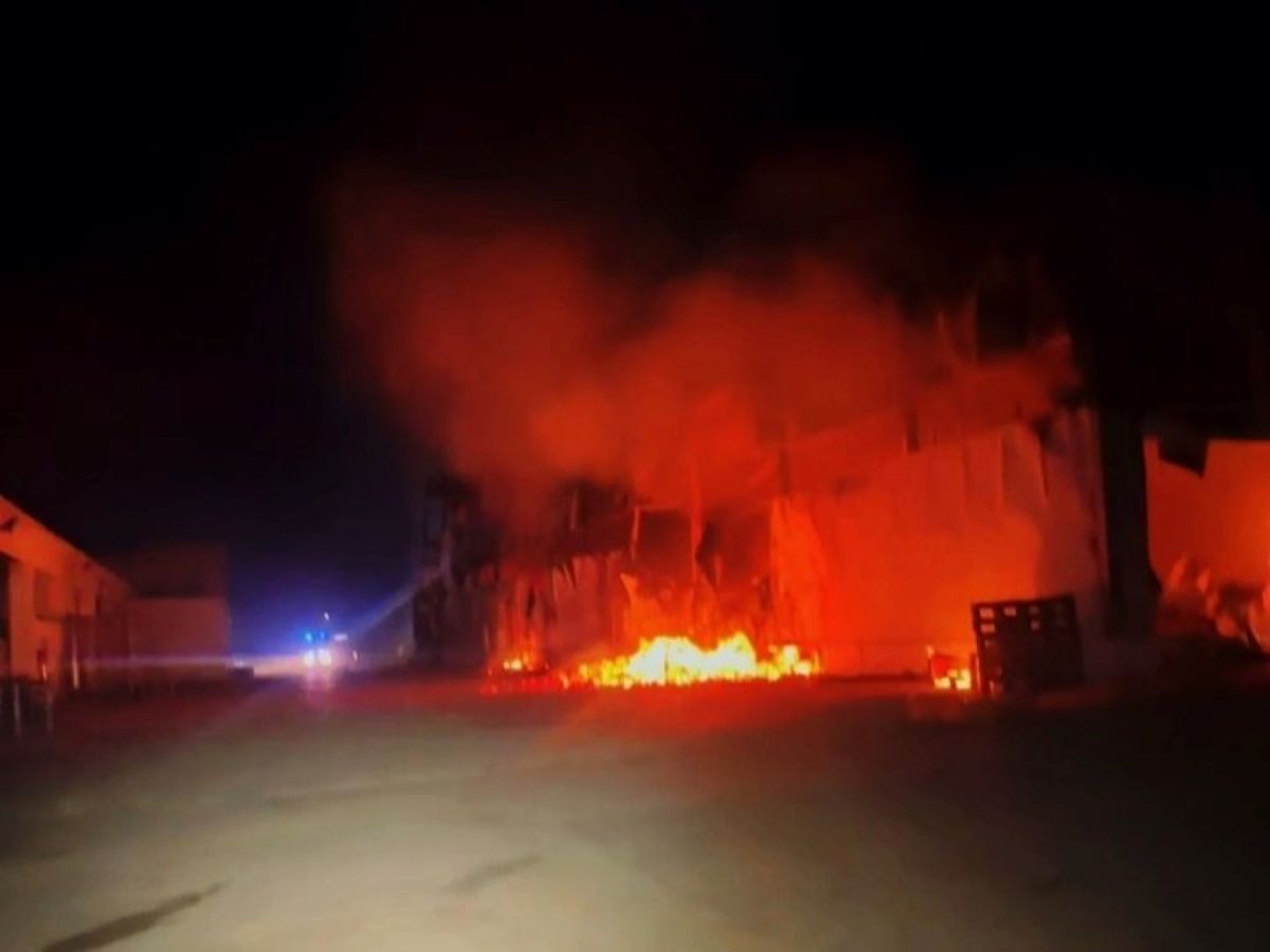 Notte di fuoco a Nardò, in fiamme un capannone nella zona industriale – FOTO Notte di fuoco a Nardò, in fiamme un capannone nella zona industriale – FOTO