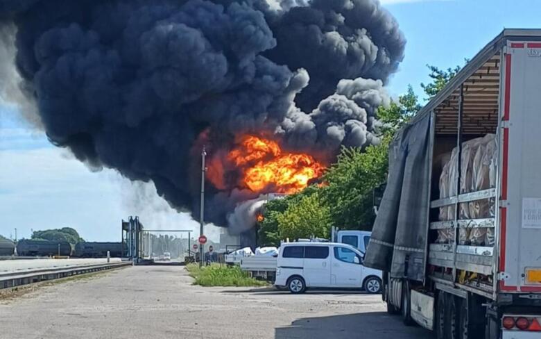 incendio versalis mantova