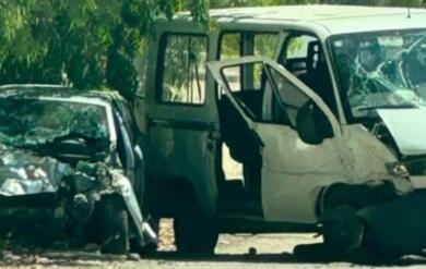 Tragedia tra Francavila e Manduria, scontro tra auto e furgone di braccianti: muore una donna, 5 feriti