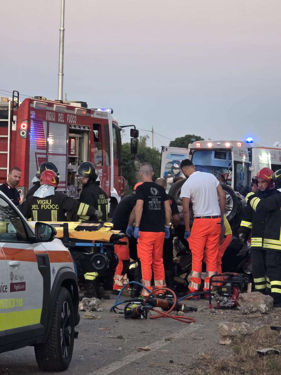 Auto fuori strada sulla statale nel Foggiano, tre morti: due uomini e una donna – FOTO