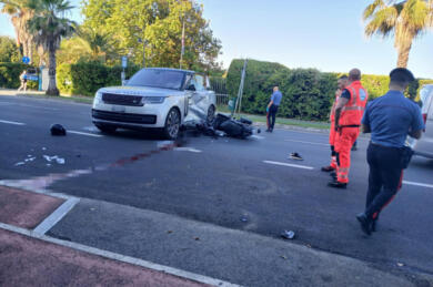 Tragedia in Versilia, scontro scooter-Suv: muore un 17enne