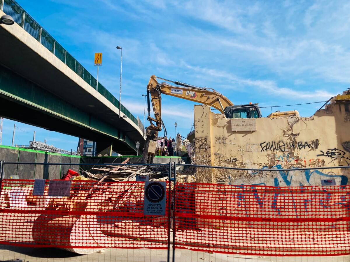 Bari, via alle demolizioni in via Fani: il nuovo Hub della stazione ridisegna Piazza Moro – FOTO