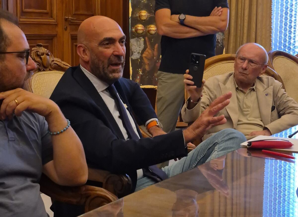 Leccese detta a DeLa le condizioni per l’iscrizione del San Nicola al campionato Leccese detta a DeLa le condizioni per l’iscrizione del San Nicola al campionato
