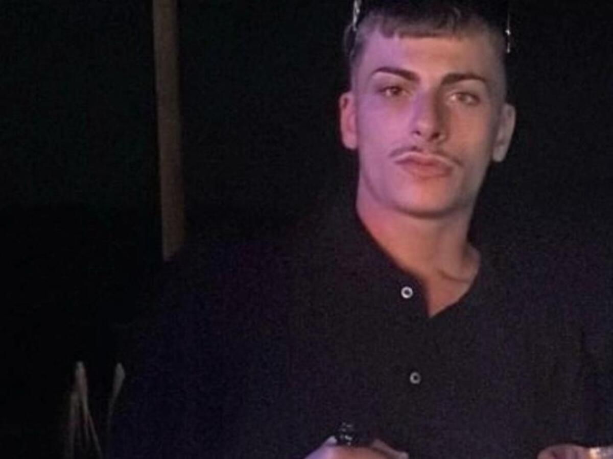 Napoli, 21enne ucciso nel “Miano” forse per una partita di calcetto Napoli, 21enne ucciso nel “Miano” forse per una partita di calcetto