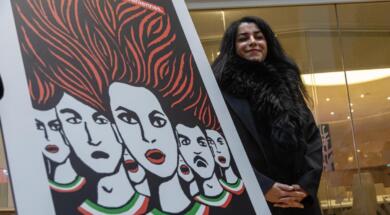 Addio a Marjane Satrapi, l’artista franco-iraniana autrice di “Persepolis” è morta a 56 anni