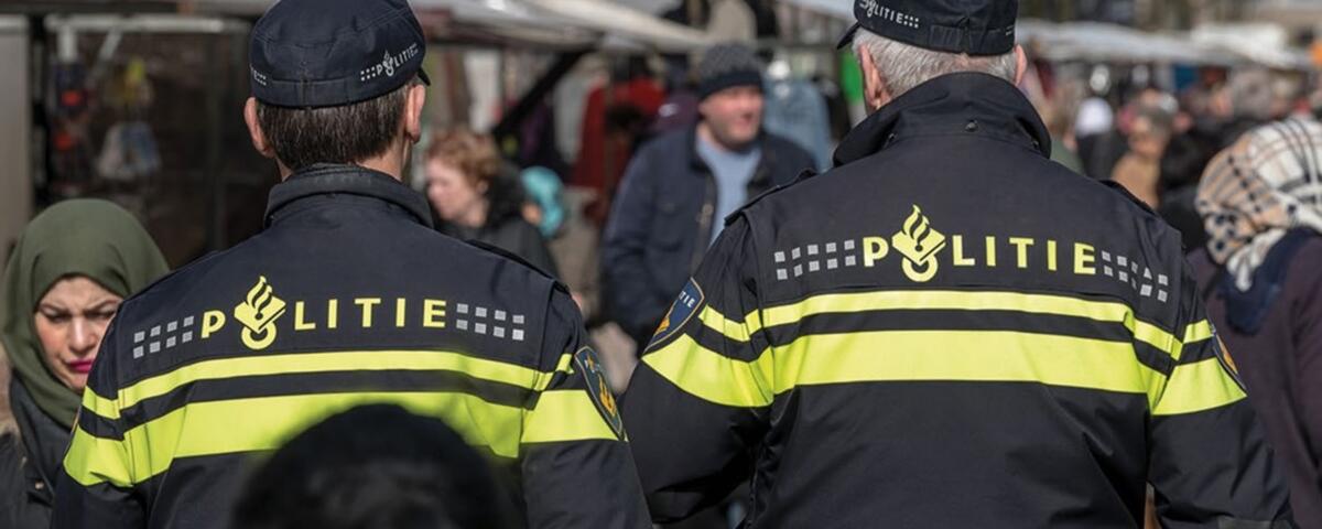 Olanda, uccide i genitori e manda le foto del delitto ai compagni di classe Olanda, uccide i genitori e manda le foto del delitto ai compagni di classe