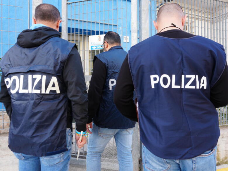 poliziotti