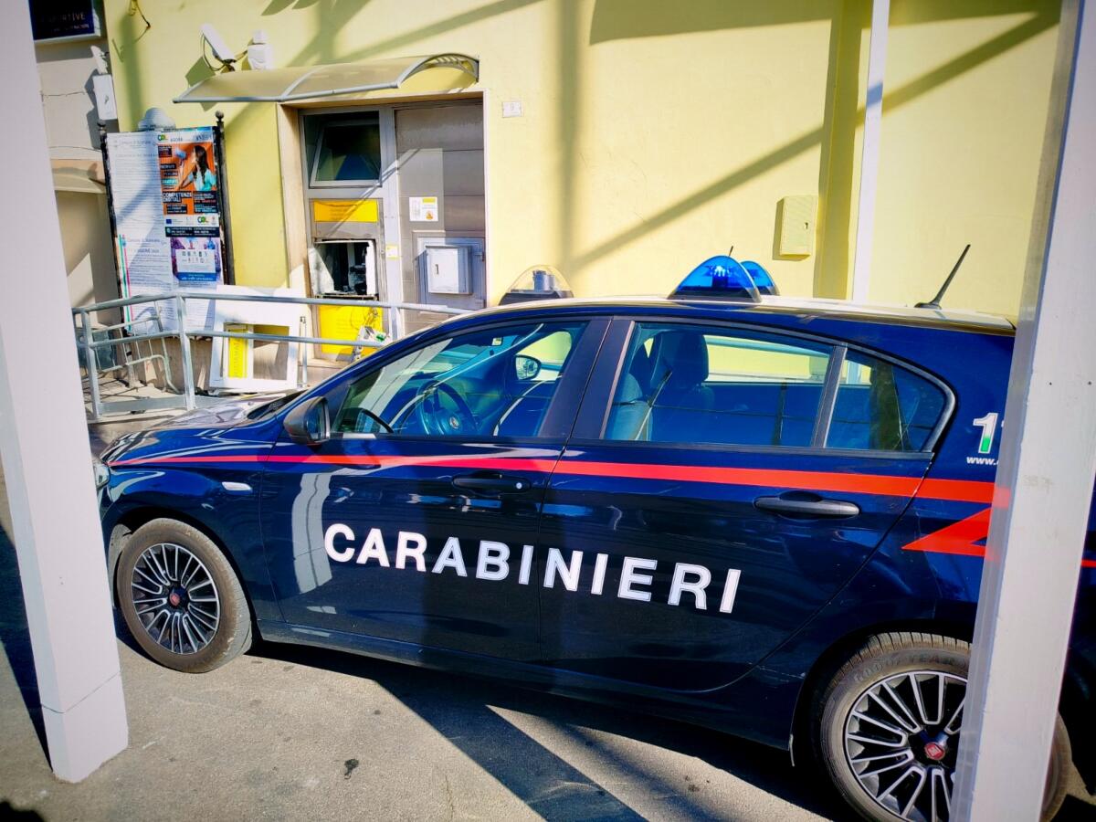 Assalti ai bancomat in Puglia, tre colpi nella notte: esplosioni a Cerignola e nel Salento