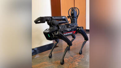 Bari, ecco Saetta: il nuovo cane robot dei carabinieri dotato di rilevatori laser e termici