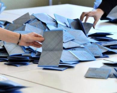 Via libera al testo base della riforma elettorale: il campo largo resta per il “no”