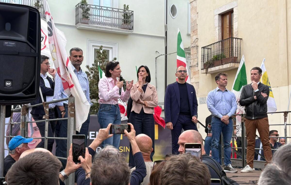 Schlein in Puglia lancia la sfida dei ballottaggi e attacca: «Fine vita affossato in Senato, è indegno» Schlein in Puglia lancia la sfida dei ballottaggi e attacca: «Fine vita affossato in Senato, è indegno»