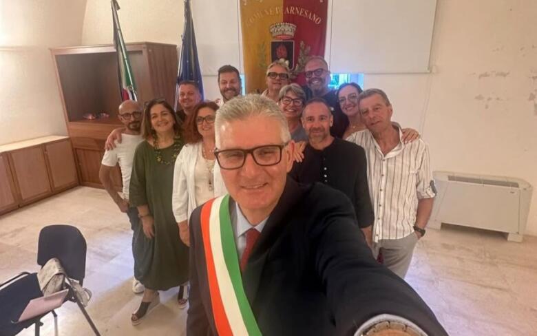 selfie sindaco arnesano