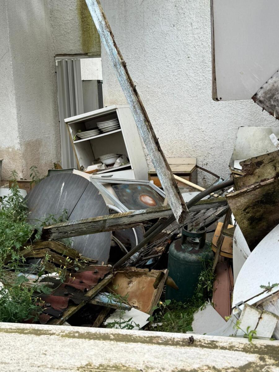 Zapponeta, stabilimento balneare abbandonato trasformato in discarica: sequestrata l’area – FOTO e VIDEO