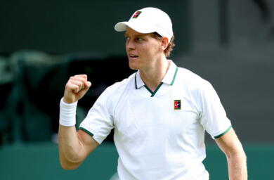 Tennis, Sinner soffre ma passa il primo turno di Wimbledon. Kecmanovic battuto al quinto set