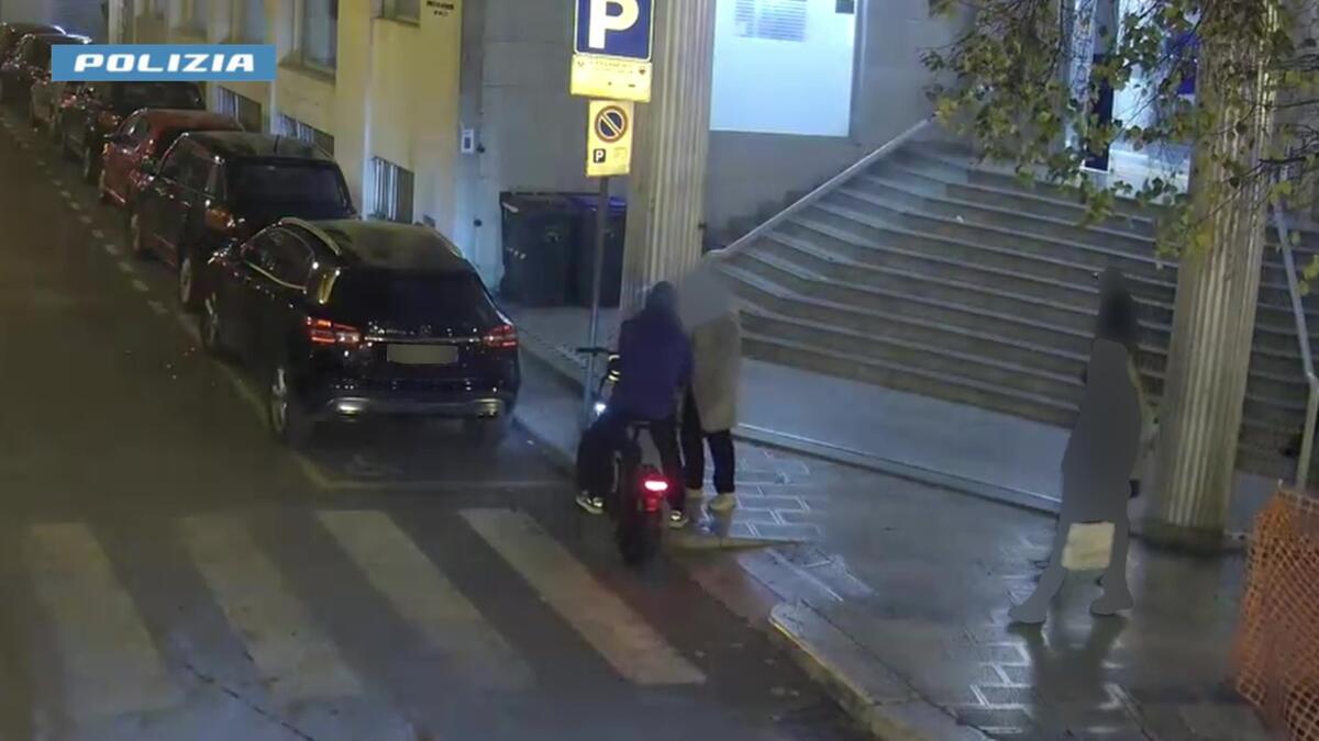 Spaccio ad Andria, “centralinisti” raccoglievano gli ordini e pusher in monopattino: 40 arresti – VIDEO