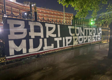 Elezione del presidente della Figc, a Roma striscioni degli ultras: «Bari contro la multiproprietà»