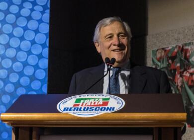 Tajani “punge” Vannacci e segue la premier: «Sono la quinta colonna della sinistra»