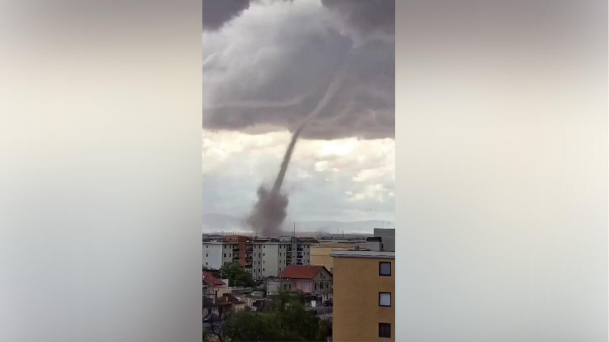 Tromba d’aria nel Foggiano, le immagini fanno il giro del web: «È un landspout» – VIDEO Tromba d’aria nel Foggiano, le immagini fanno il giro del web: «È un landspout» – VIDEO