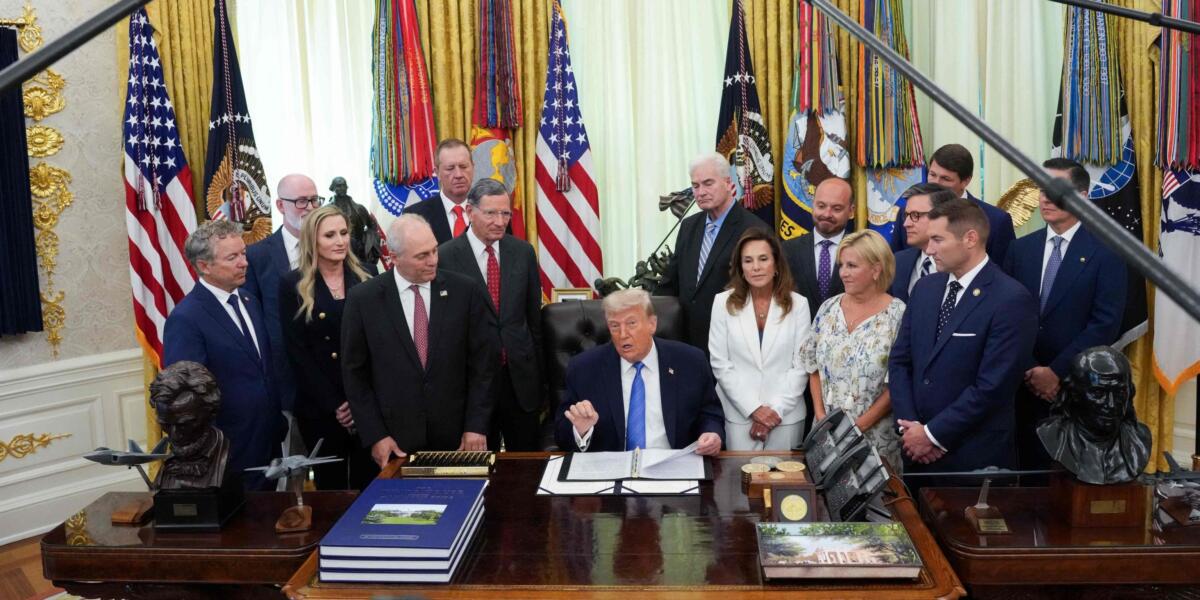 Iran, Trump annuncia l’intesa: «La firma in Europa». Stop ai raid americani Iran, Trump annuncia l’intesa: «La firma in Europa». Stop ai raid americani