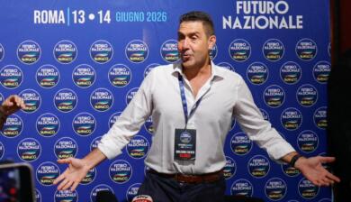 Futuro nazionale, lo show di Vannacci: «Fieri di essere feccia. L’Italia agli italiani»