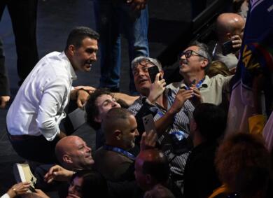 Meloni punge Vannacci: «Si è chiamato fuori lui». La replica: «Se vuole può chiamarmi»