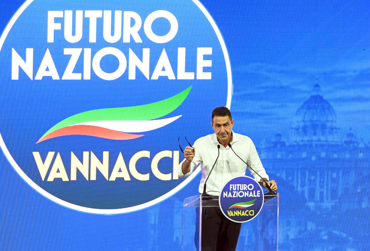 Futuro nazionale, Vannacci: «Il femminicidio non esiste, è un omicidio come tutti gli altri». È bufera Futuro nazionale, Vannacci: «Il femminicidio non esiste, è un omicidio come tutti gli altri». È bufera