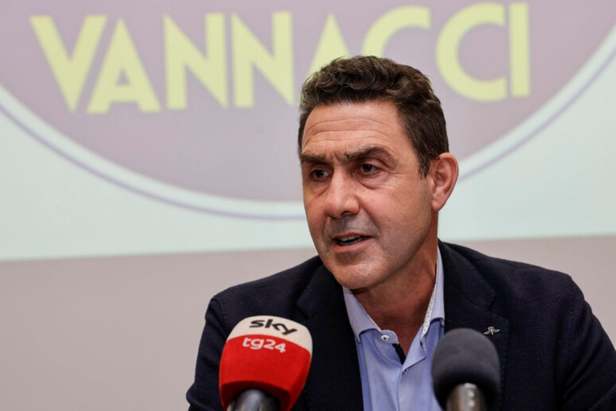 Verso il voto, la sfida di Vannacci: «Centrodestra senza bussola, noi corriamo da soli» Verso il voto, la sfida di Vannacci: «Centrodestra senza bussola, noi corriamo da soli»