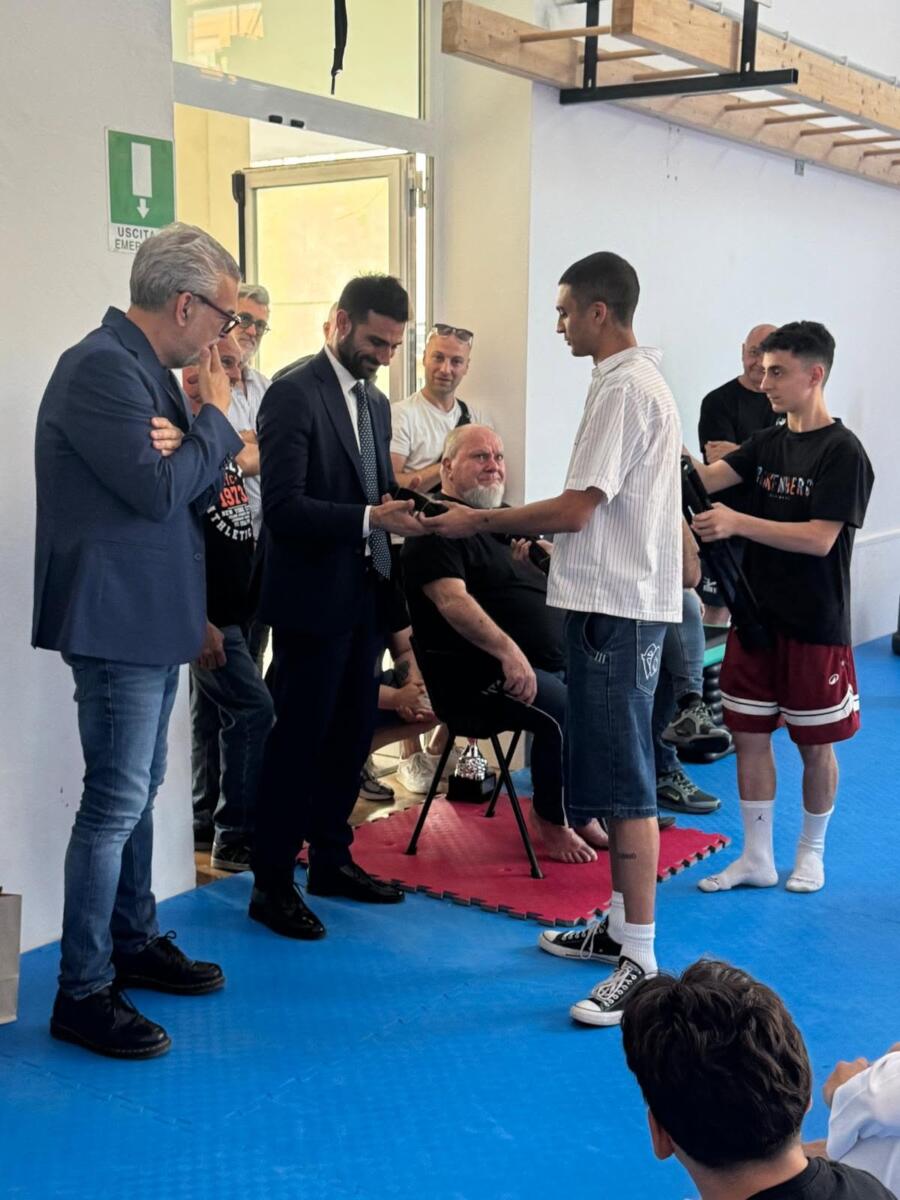 Mesagne abbraccia il suo campione: Vito Dell’Aquila festeggia l’oro del Grand Prix “a casa” Mesagne abbraccia il suo campione: Vito Dell’Aquila festeggia l’oro del Grand Prix “a casa”
